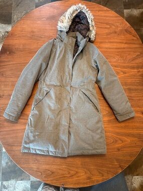 The North Face Women's Gray Hooded Puffer Coat with Faux-Fur Trim Size Medium